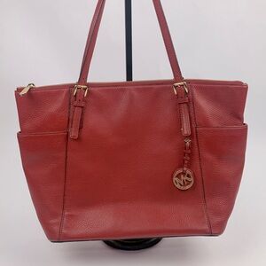 Michael Kors MK Pebbled Leather Shoulder bag tote Red Gold Zip close Pockets